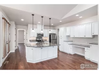 Photo #6: 1036366 Listing