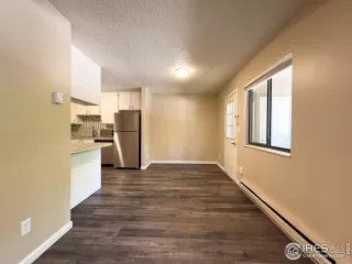 Photo #6: 1036404 Listing