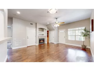 Photo #6: 1036430 Listing