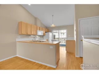 Photo #6: 1036434 Listing