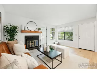 Photo #5: 1036587 Listing