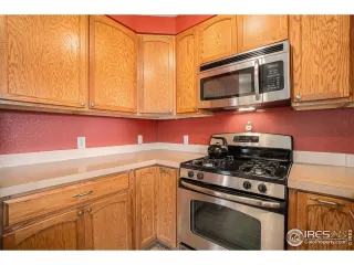 Photo #4: 1036695 Listing