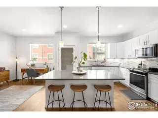 Photo #1: 1036732 Listing