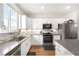 Photo #5: 1036732 Listing