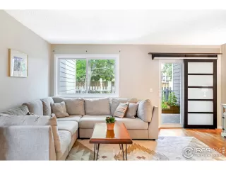 Photo #4: 1036750 Listing