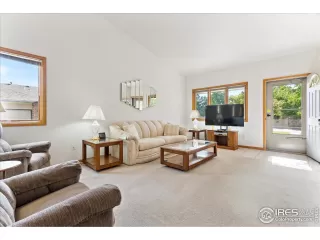 Photo #4: 1036759 Listing