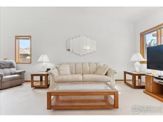 Photo #5: 1036759 Listing