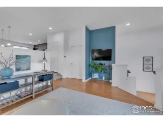 Photo #6: 1036781 Listing