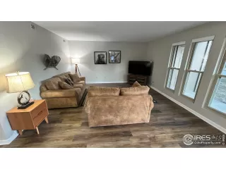 Photo #6: 1036827 Listing