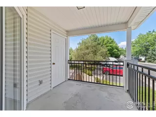 Photo #5: 1036831 Listing