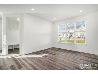 Photo #1: 1036842 Listing