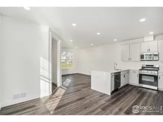 Photo #2: 1036842 Listing