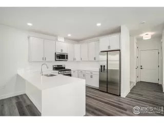 Photo #4: 1036842 Listing