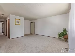 Photo #6: 1036953 Listing