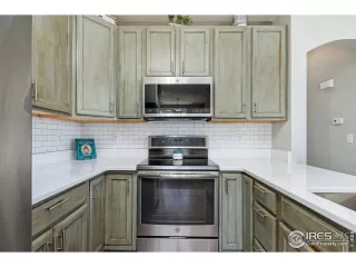 Photo #4: 1036968 Listing