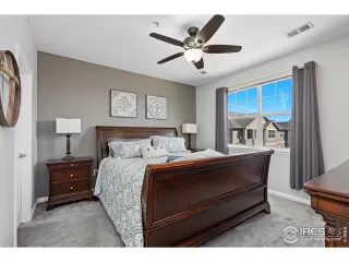 Photo #6: 1036968 Listing