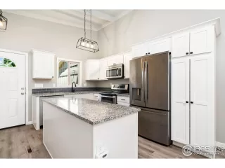 Photo #6: 1037016 Listing