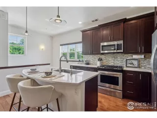 Photo #4: 1037082 Listing