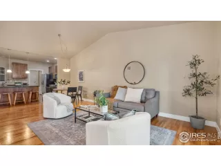 Photo #5: 1037113 Listing