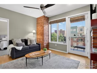 Photo #2: 1037196 Listing