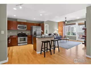 Photo #3: 1037196 Listing