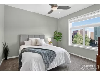 Photo #5: 1037196 Listing