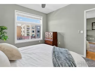 Photo #6: 1037196 Listing