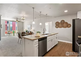 Photo #5: 1037232 Listing