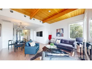 Photo #3: 1037239 Listing