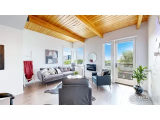 Photo #6: 1037239 Listing