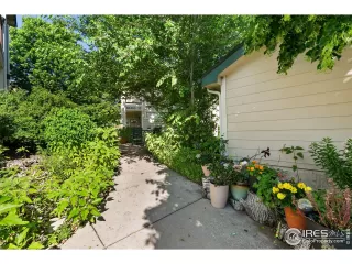 Photo #2: 1037286 Listing