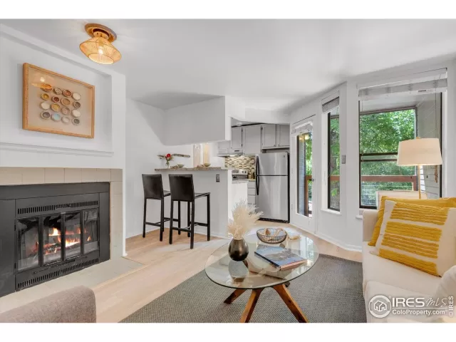 MLS: 1037335 Condo For Sale