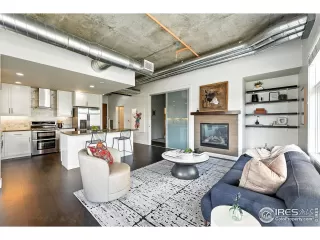 Photo #2: 1037386 Listing