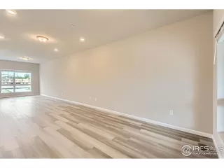 Photo #4: 1037443 Listing