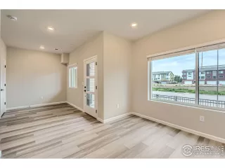 Photo #5: 1037443 Listing