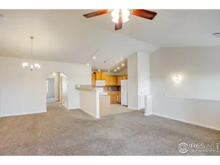 Photo #5: 1037453 Listing