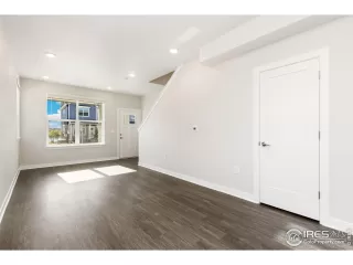 Photo #2: 1037524 Listing