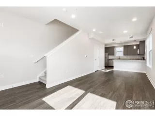 Photo #4: 1037524 Listing