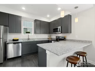 Photo #6: 1037524 Listing