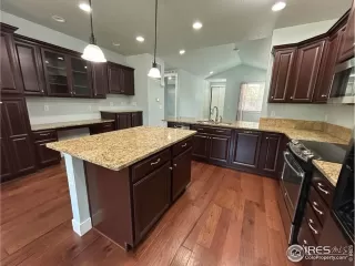 Photo #6: 1037592 Listing