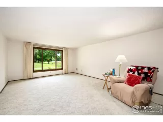 Photo #3: 1037620 Listing