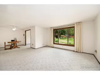 Photo #4: 1037620 Listing