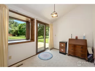 Photo #6: 1037620 Listing