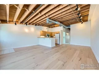 Photo #3: 1037683 Listing