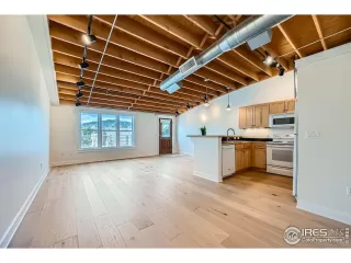 Photo #4: 1037683 Listing