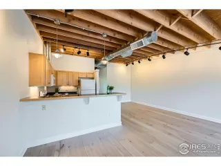 Photo #5: 1037683 Listing