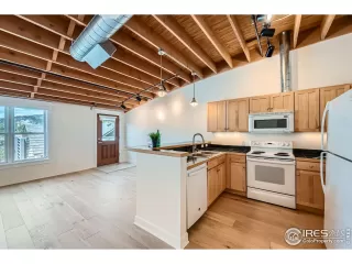 Photo #6: 1037683 Listing