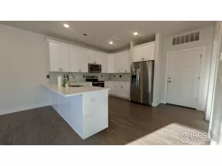 Photo #4: 1037698 Listing 