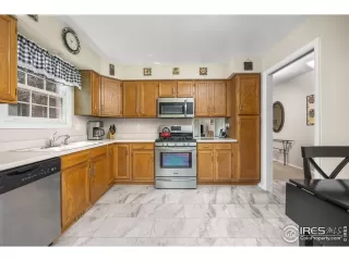 Photo #6: 1037715 Listing