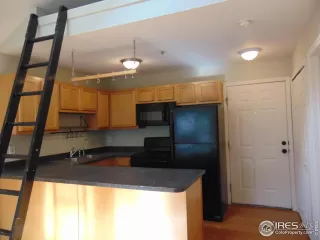 Photo #5: 1037728 Listing